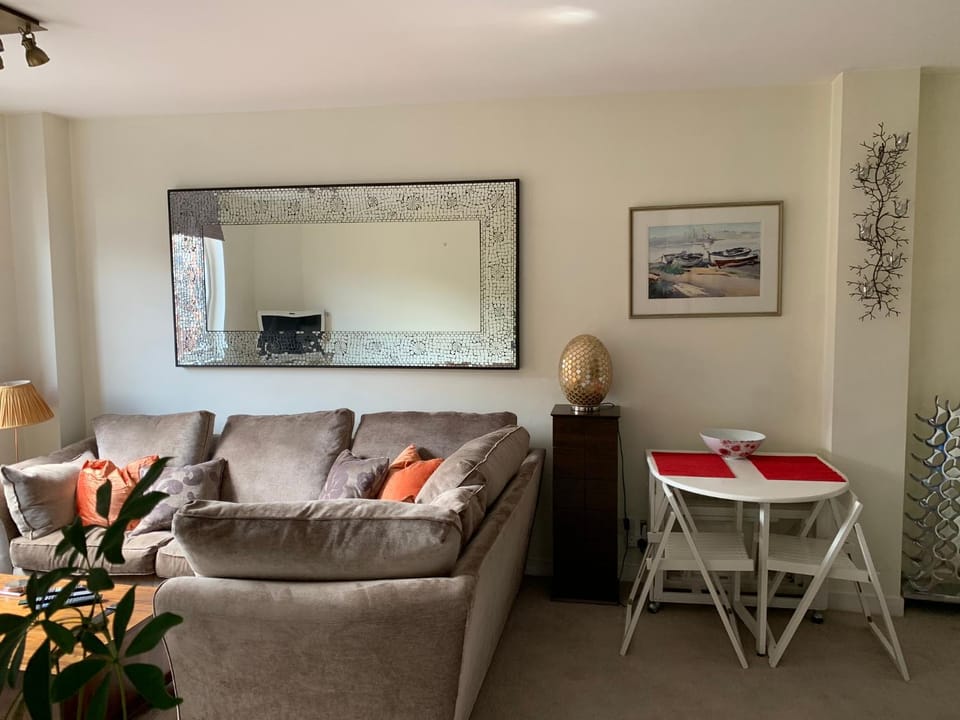 The Courtyard by Accommodation Windsor Apartment in Windsor