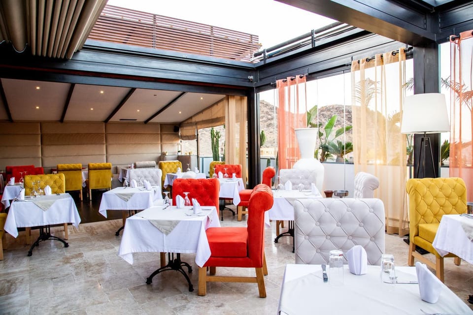 Restaurant/places to eat, Banquet/Function facilities, Internal: Not applicable to any particular room