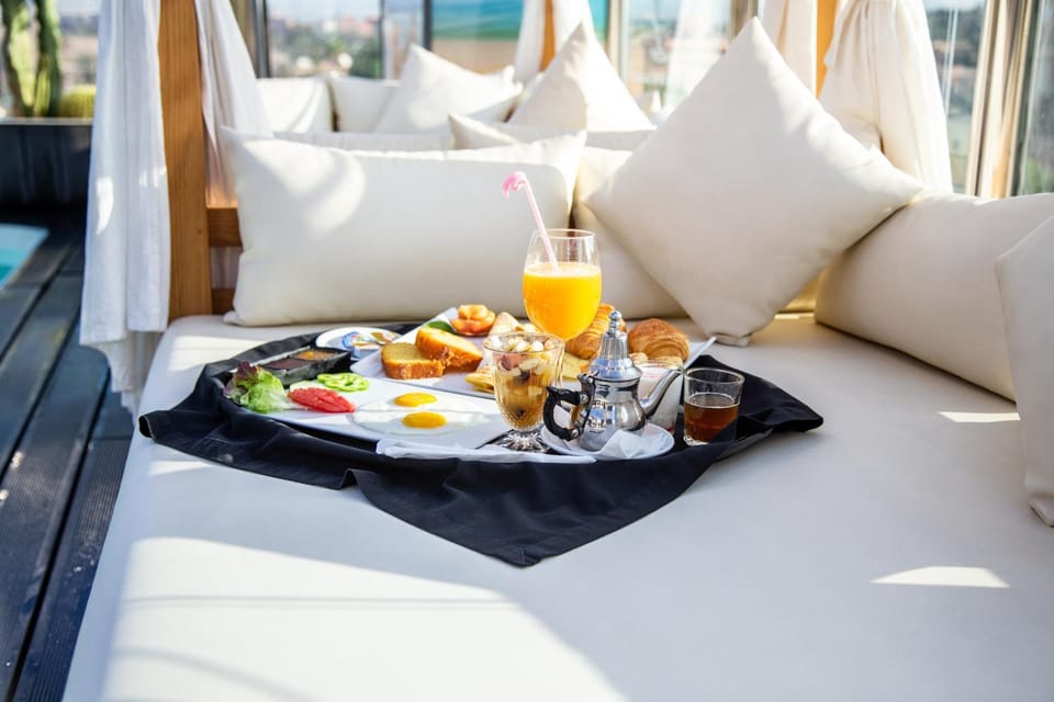Food and drinks, Swimming pool, Breakfast, Continental breakfast