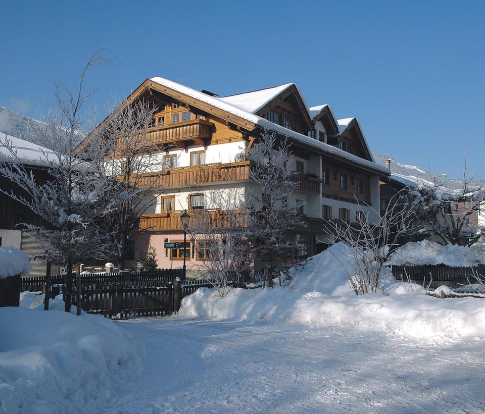 Facade/entrance, Winter