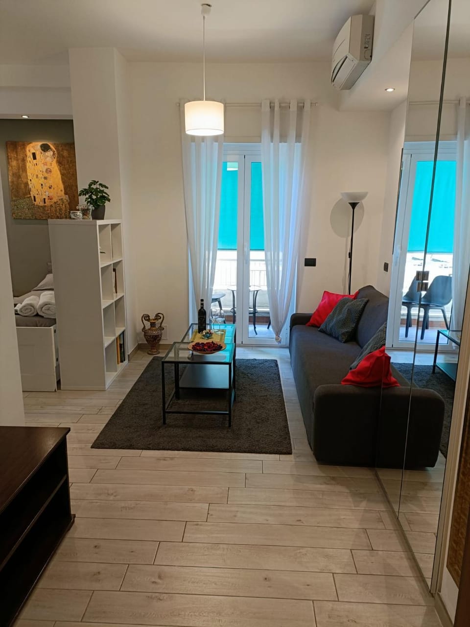 Bed, Living room, Photo of the whole room, Seating area, Bedroom, air conditioner