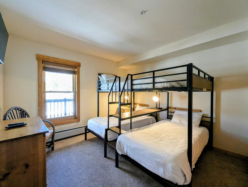 Bed, Day, Bedroom, bunk bed, furniture