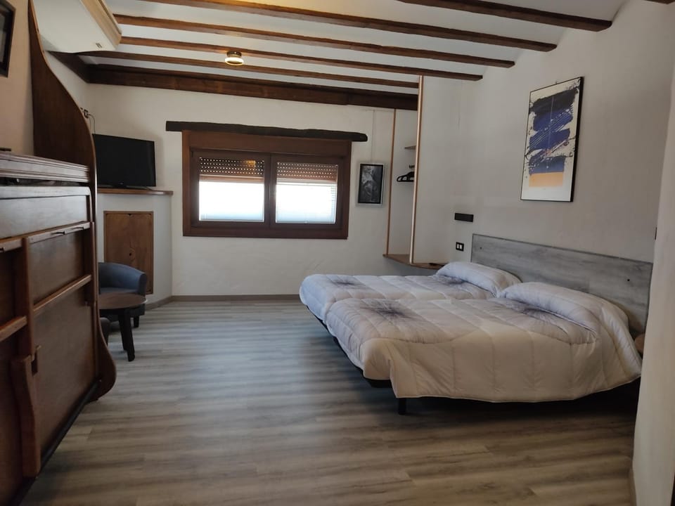 Photo of the whole room, air conditioner