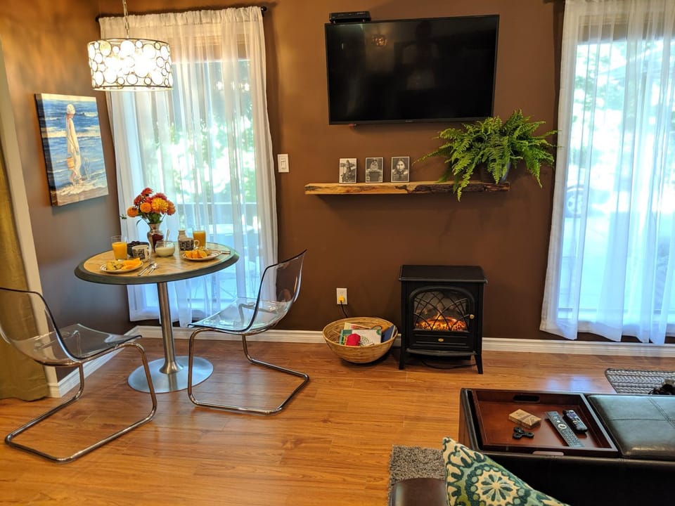TV and multimedia, Living room, Dining area, Continental breakfast