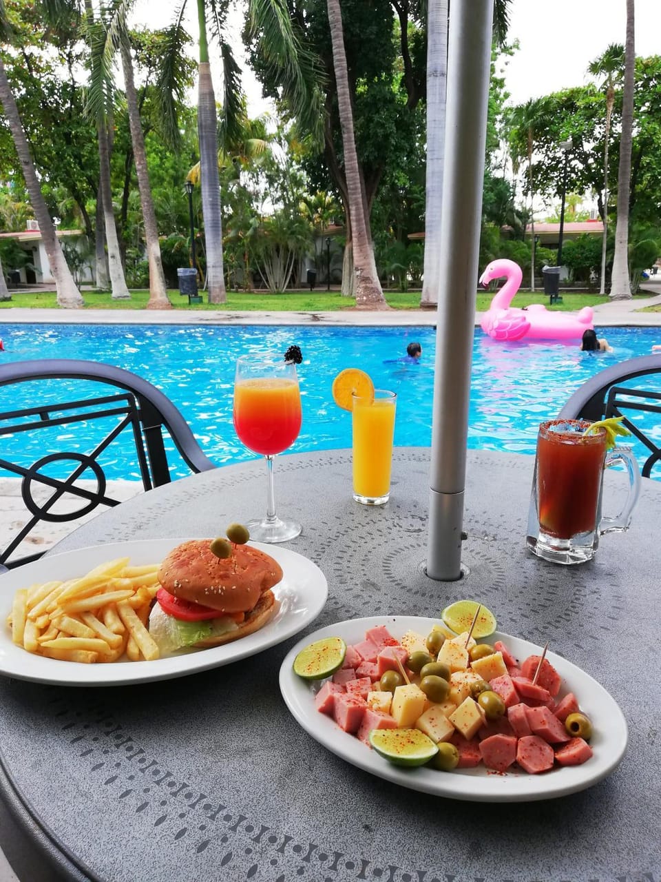 Food and drinks, Food, Pool view, Swimming pool, Swimming pool, Lunch, Drinks