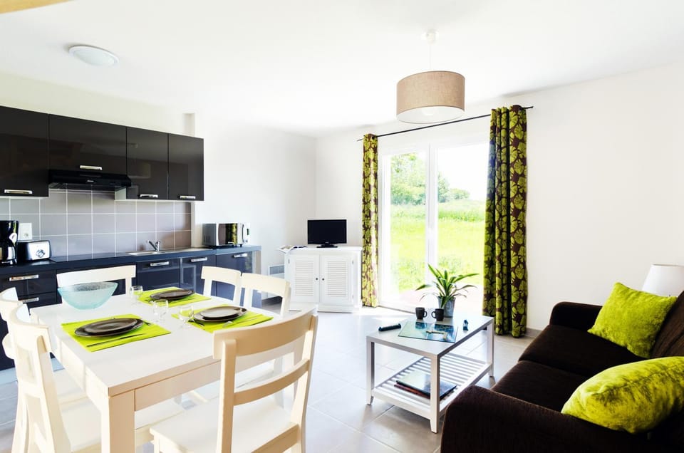 Kitchen or kitchenette, Living room, Dining area