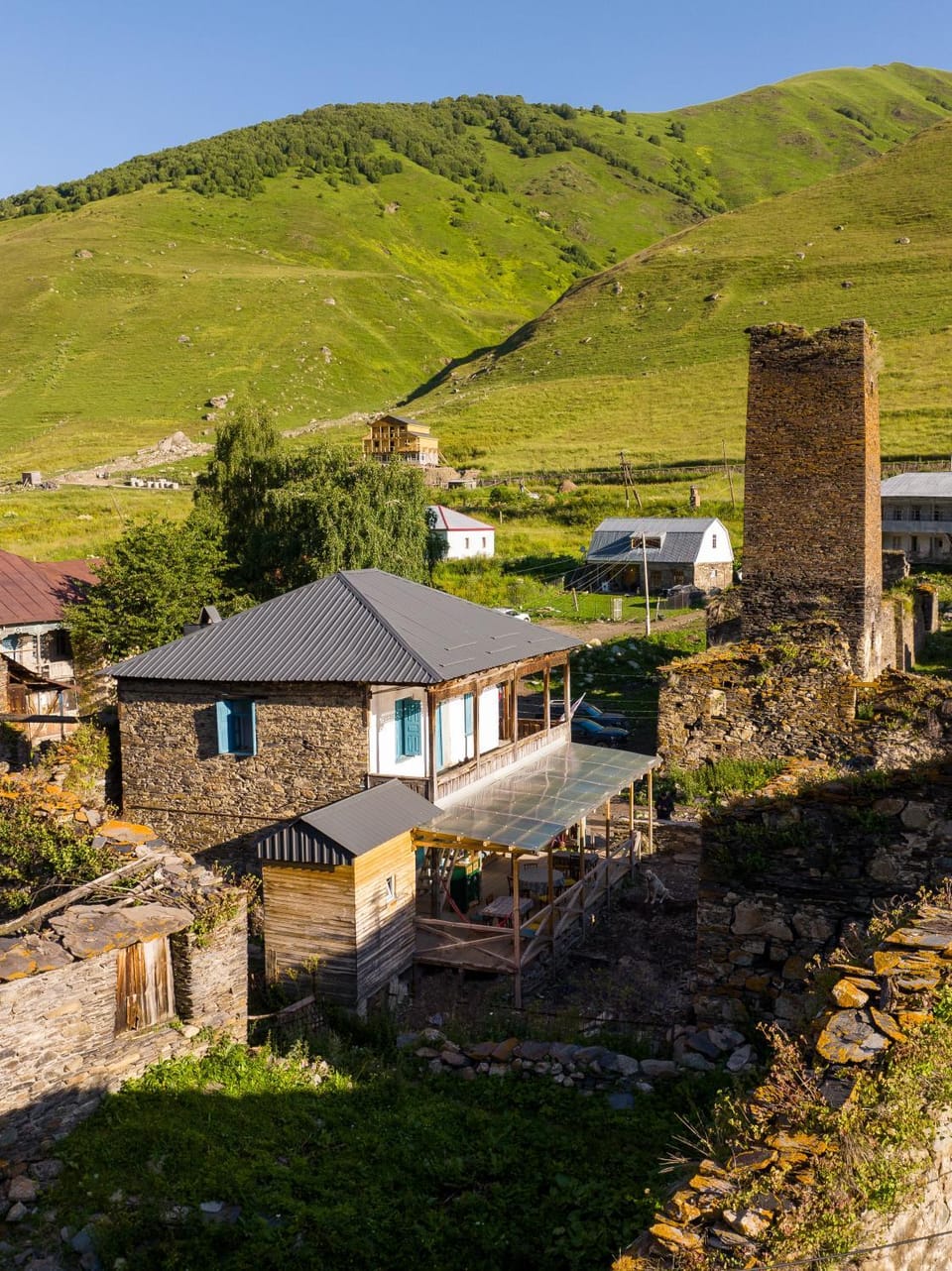 Property building, Nearby landmark, Day, Natural landscape, Landmark view, Mountain view