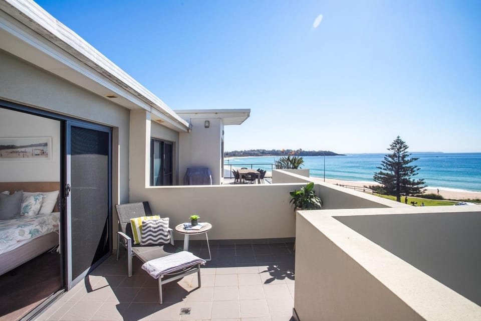 Balcony/Terrace, Seating area, Beach, Sea view