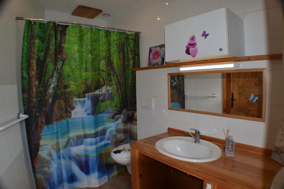 Les Divines Cascades Chalet in Occitanie
