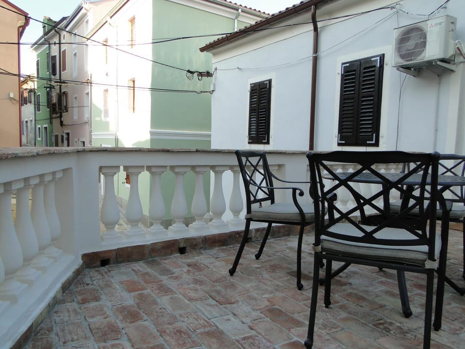 Apartma Na terasi Apartment in Slovenia