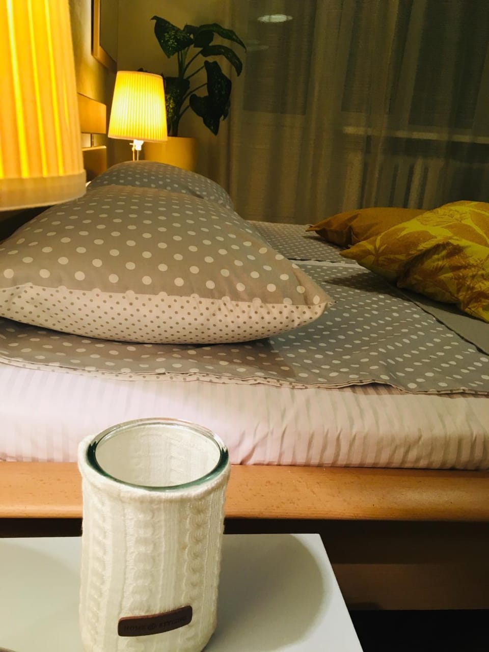 Bed, Photo of the whole room, Decorative detail, Bedroom