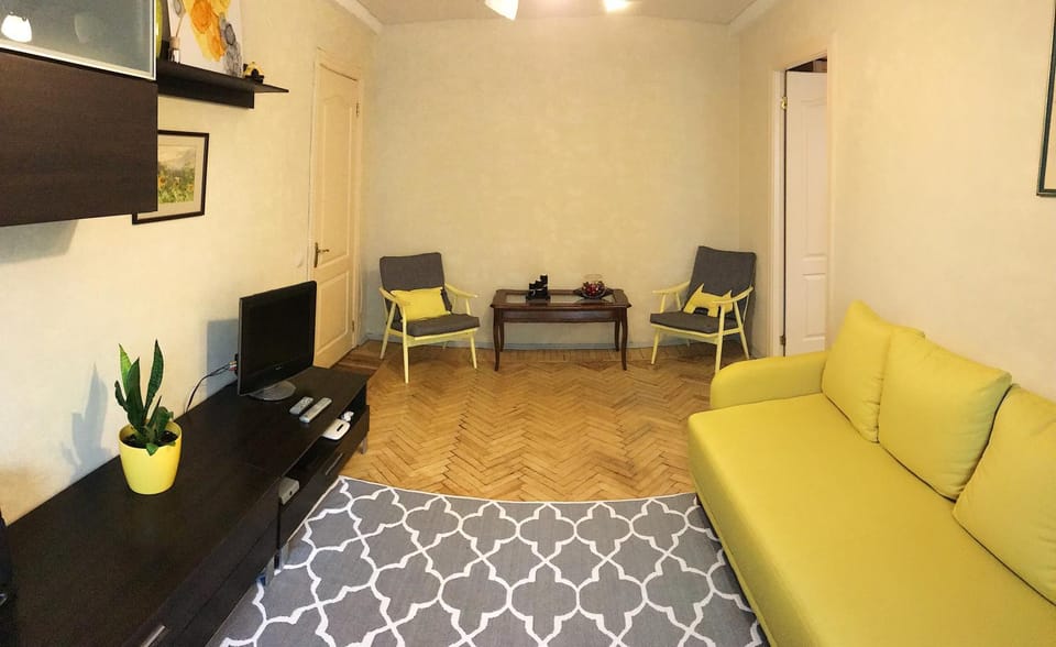 Bed, TV and multimedia, Living room, Photo of the whole room, On site