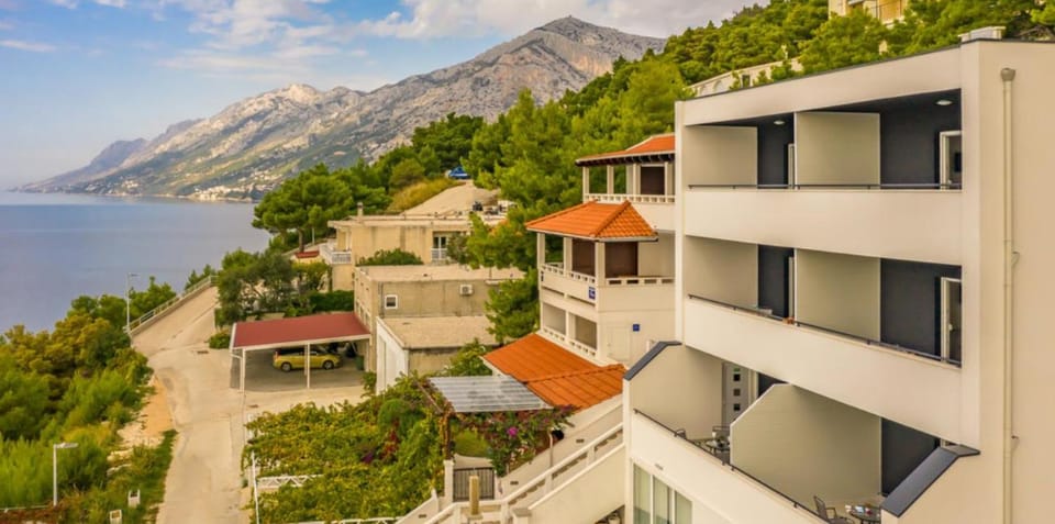 Apartments EOL Apartment in Brela