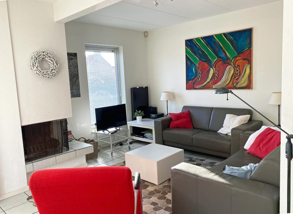 TV and multimedia, Living room, Seating area, fireplace