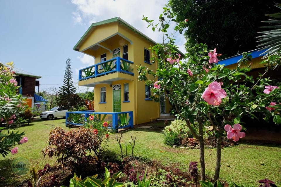 Property building, Facade/entrance, Garden, Garden view