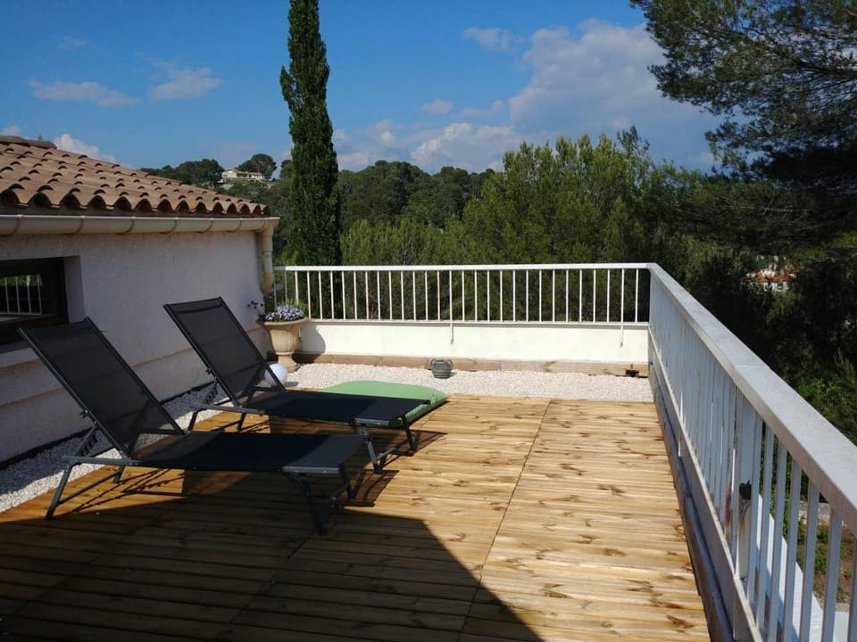 Property building, Patio, Balcony/Terrace