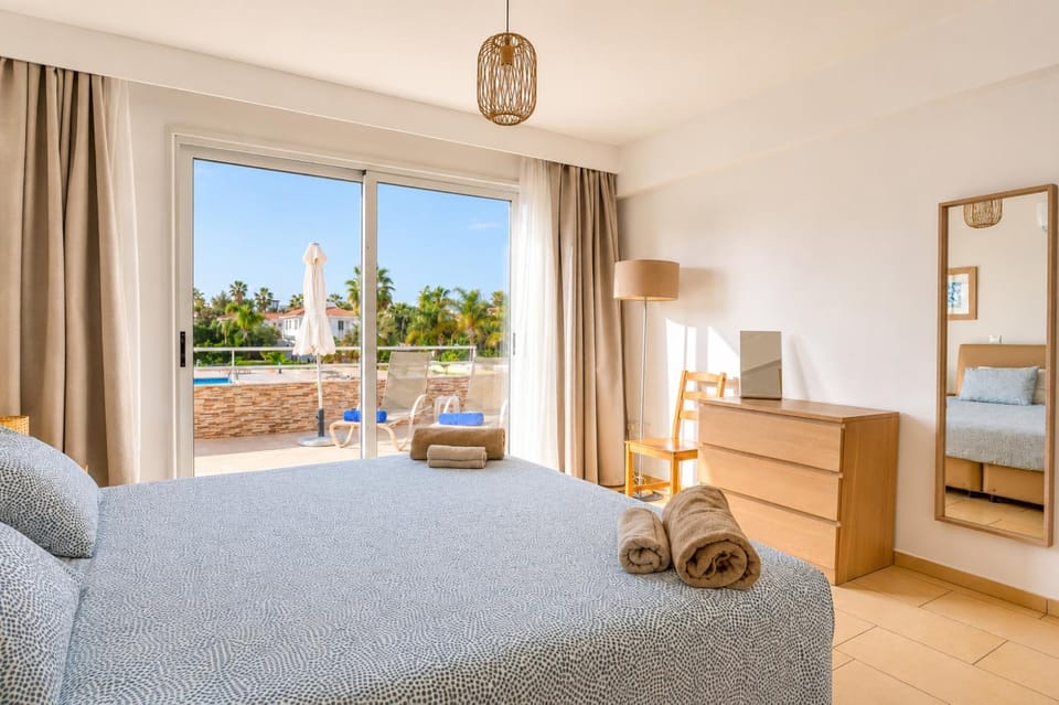 Balcony/Terrace, Bedroom, sunbed