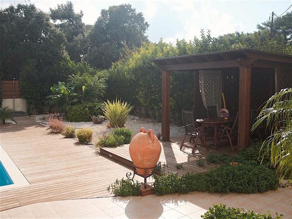 Lucia's Secret Garden House in Ialysos