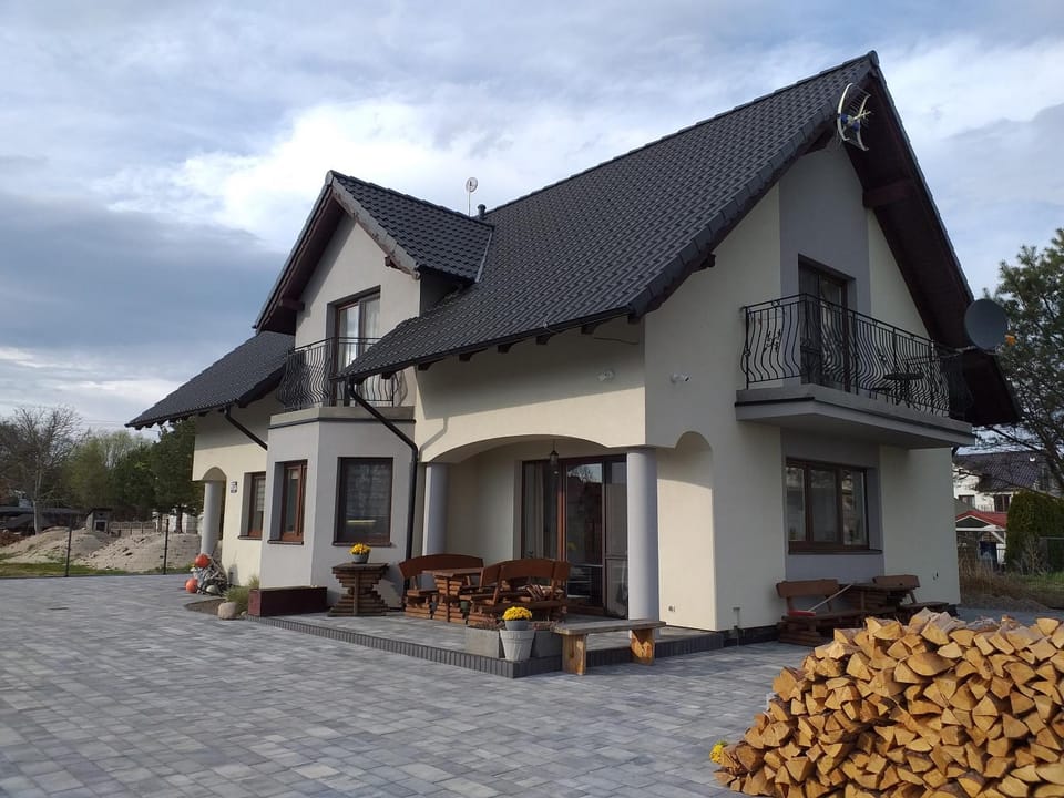 Property building, Day