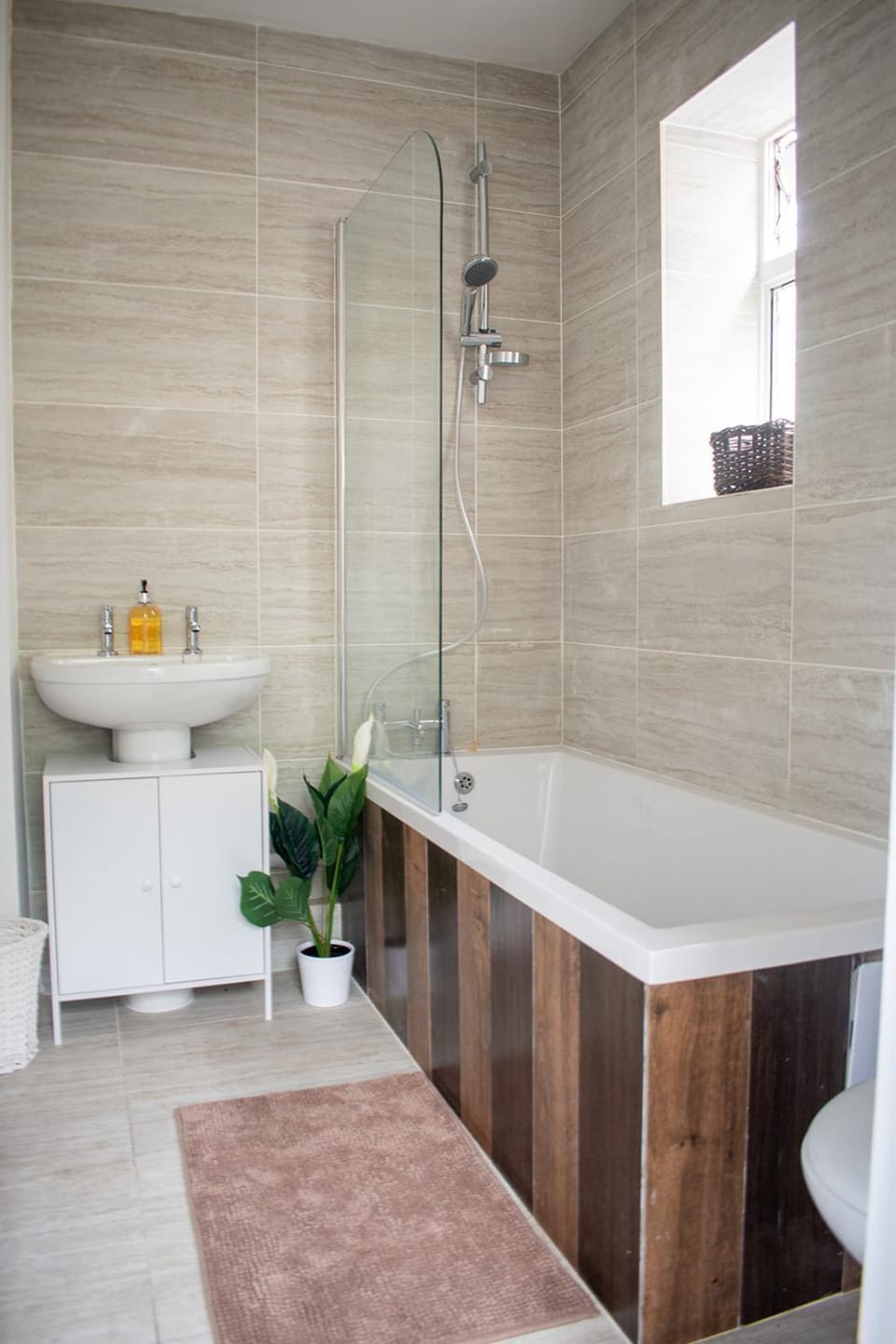 Bathroom, Photo of the whole room