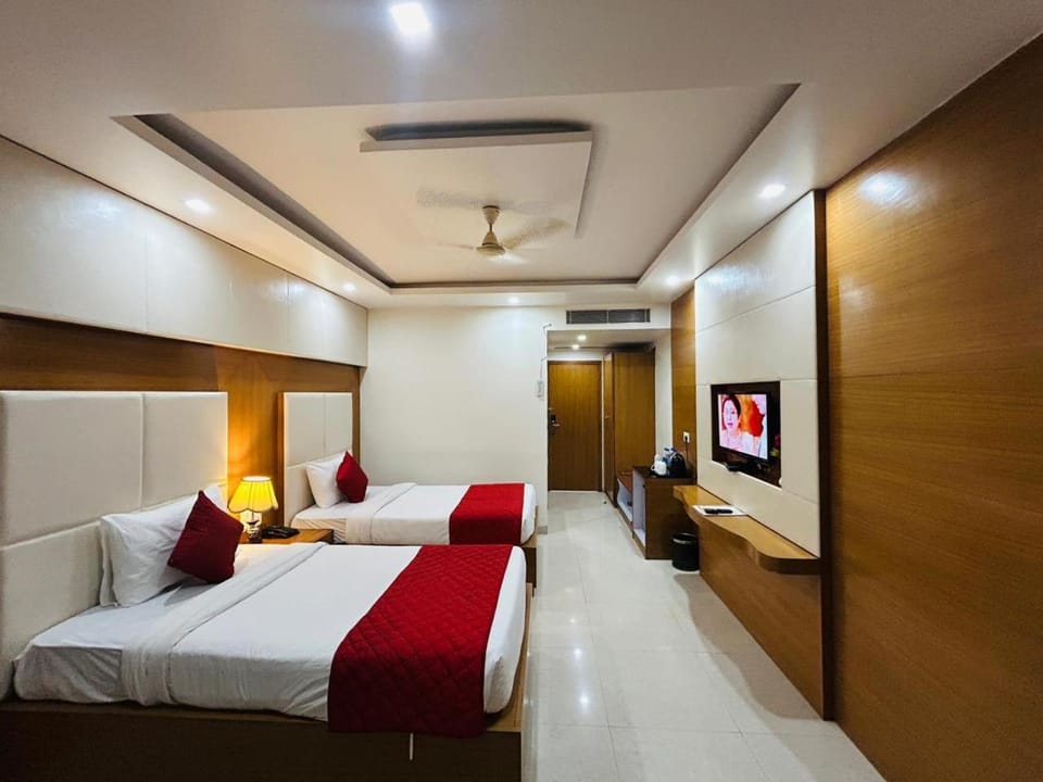 Bed, TV and multimedia, Bedroom
