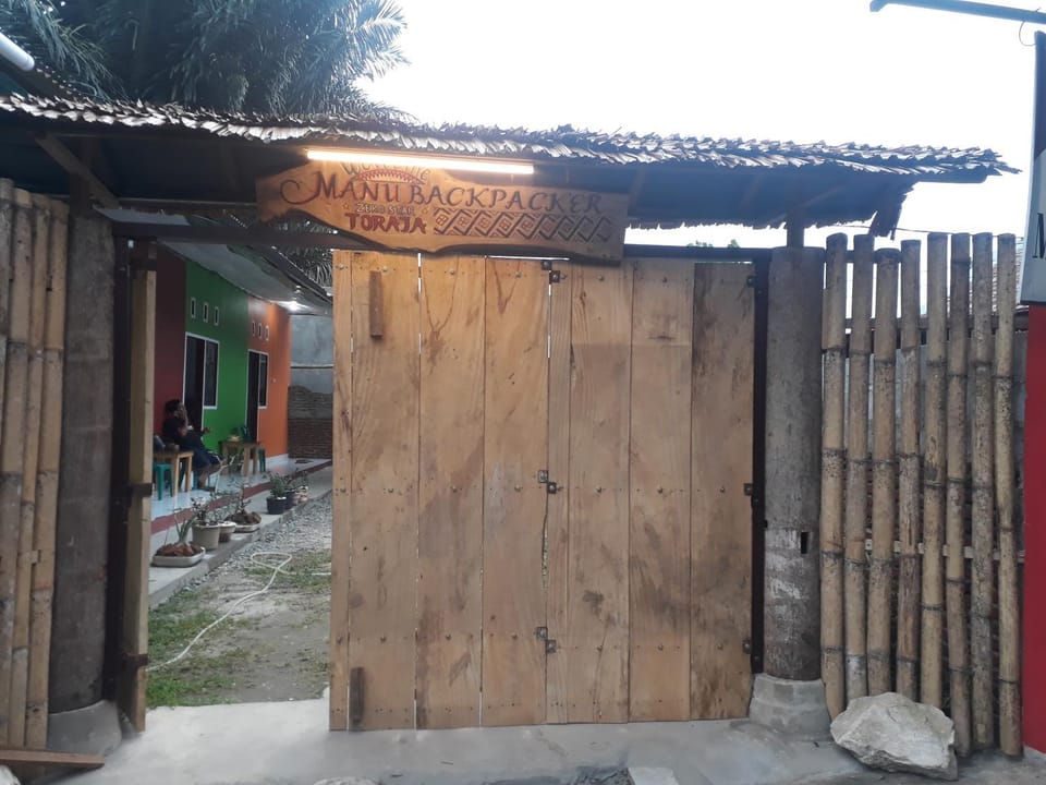 Facade/entrance