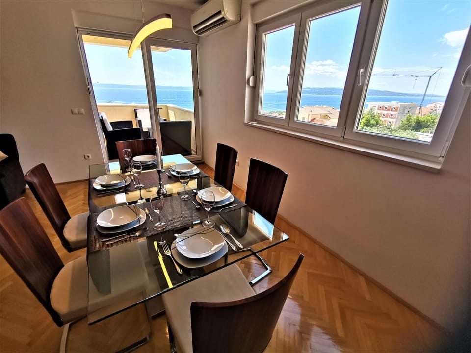 Living room, Dining area, Sea view