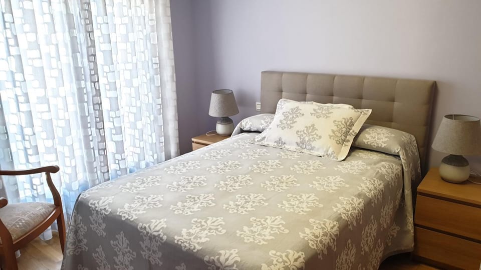 Bed, Balcony/Terrace, Photo of the whole room, Bedroom, Quiet street view, wardrobe