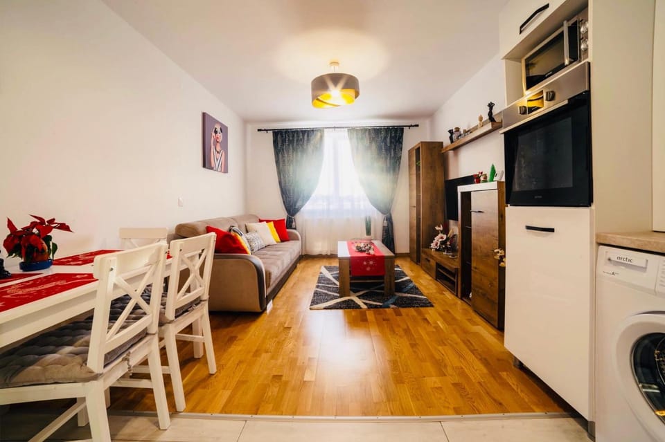 Day, Winter, TV and multimedia, Living room, Photo of the whole room, Seating area, Dining area, City view, City view, Landmark view, Landmark view, Street view, Street view