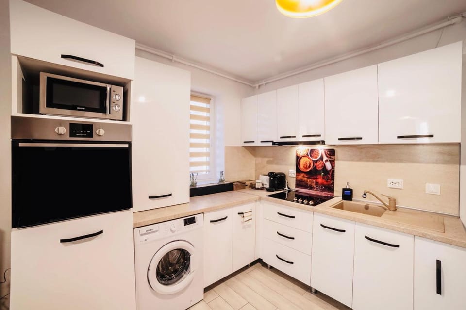 Kitchen or kitchenette, Street view, Non alcoholic drinks