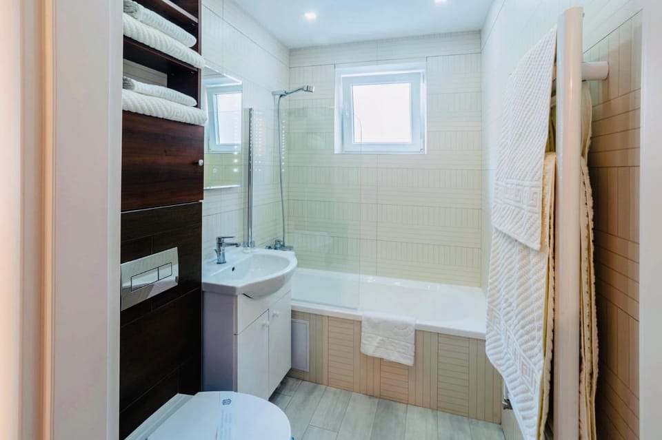 Shower, Toilet, Bathroom, Bath