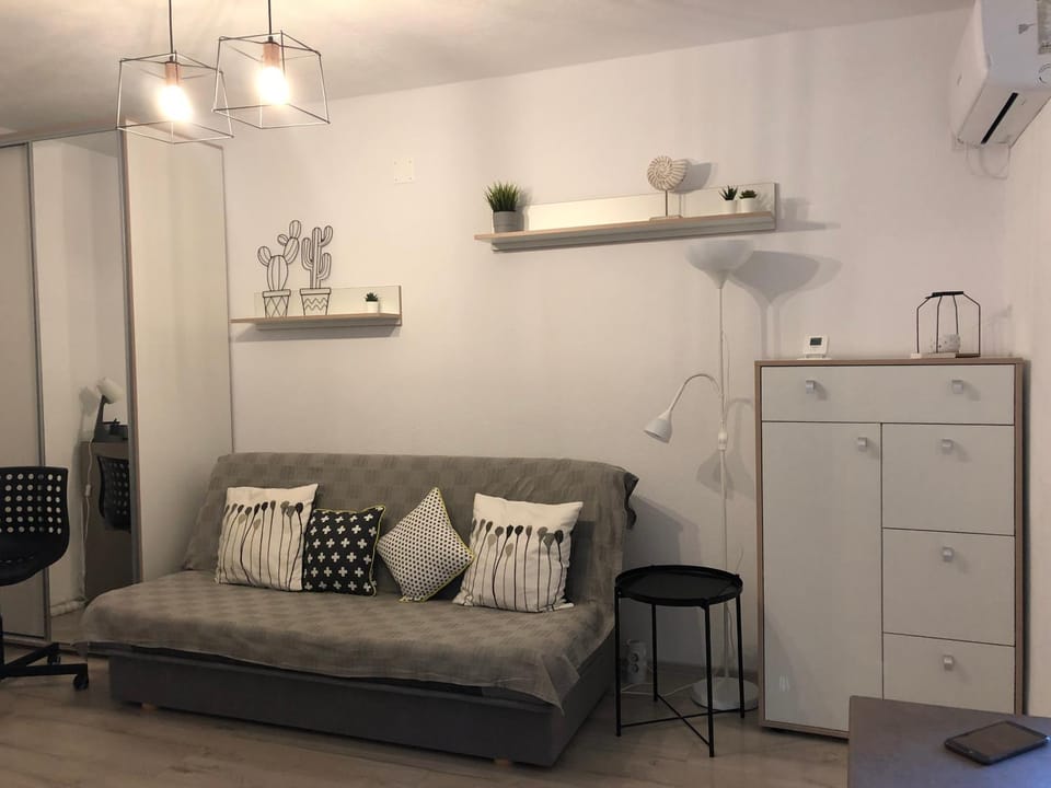 Cozy Place 47-Self check in & out-HBO MAX Apartment in Romania