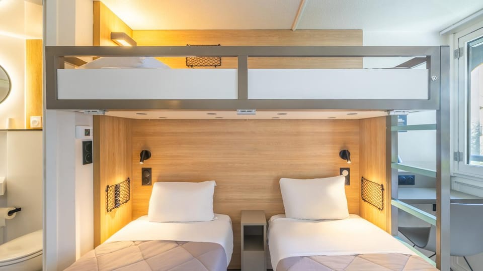 Bed, Photo of the whole room, Bedroom, bunk bed