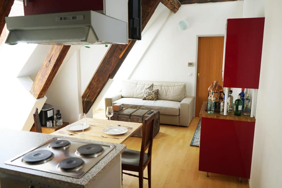 Kitchen or kitchenette, Living room, Seating area, Dining area