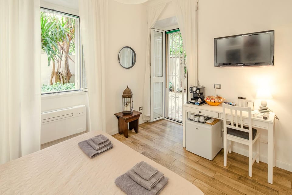 GARDEN HOUSE - Luxury Guest House - Self check-in only Bed and Breakfast in Rome