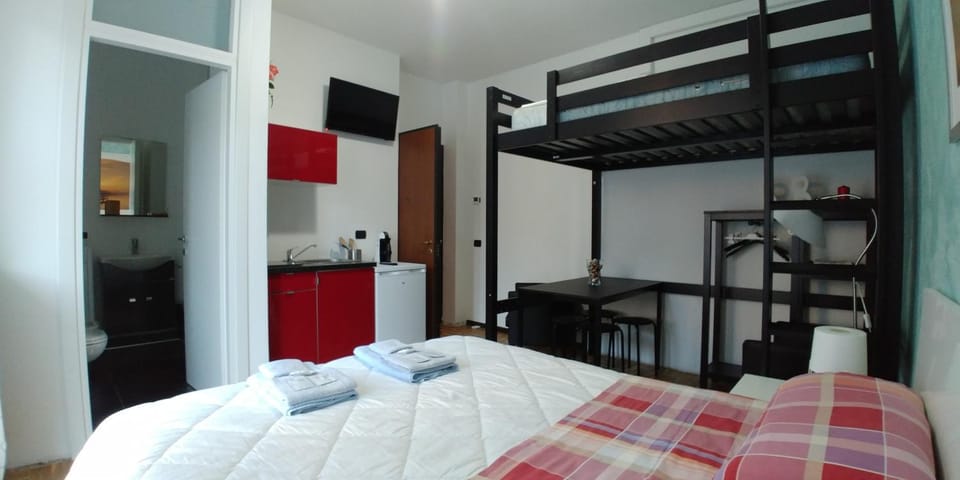 Bed, Kitchen or kitchenette, Dining area, Bedroom