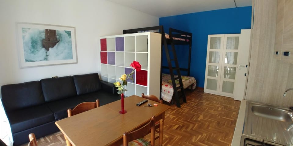 Bed, Kitchen or kitchenette, Living room, Dining area