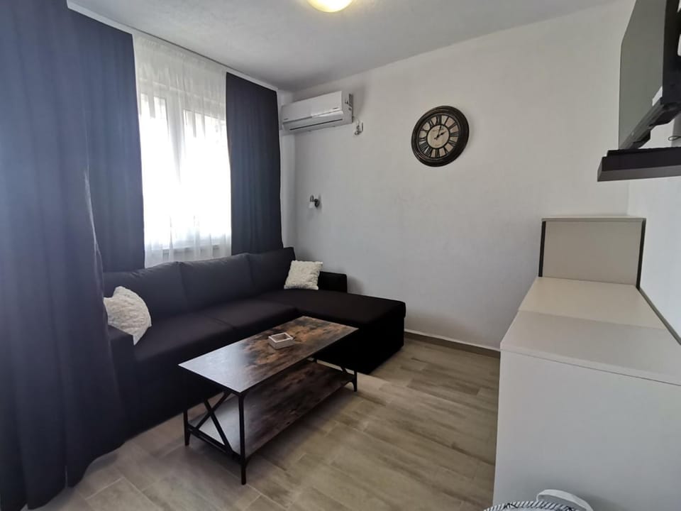 TV and multimedia, Living room, air conditioner