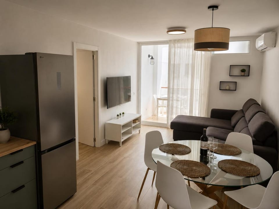 Communal lounge/ TV room, Dining area
