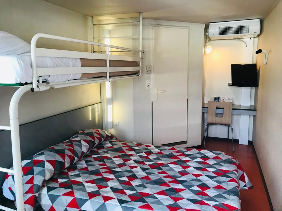 Photo of the whole room, bunk bed