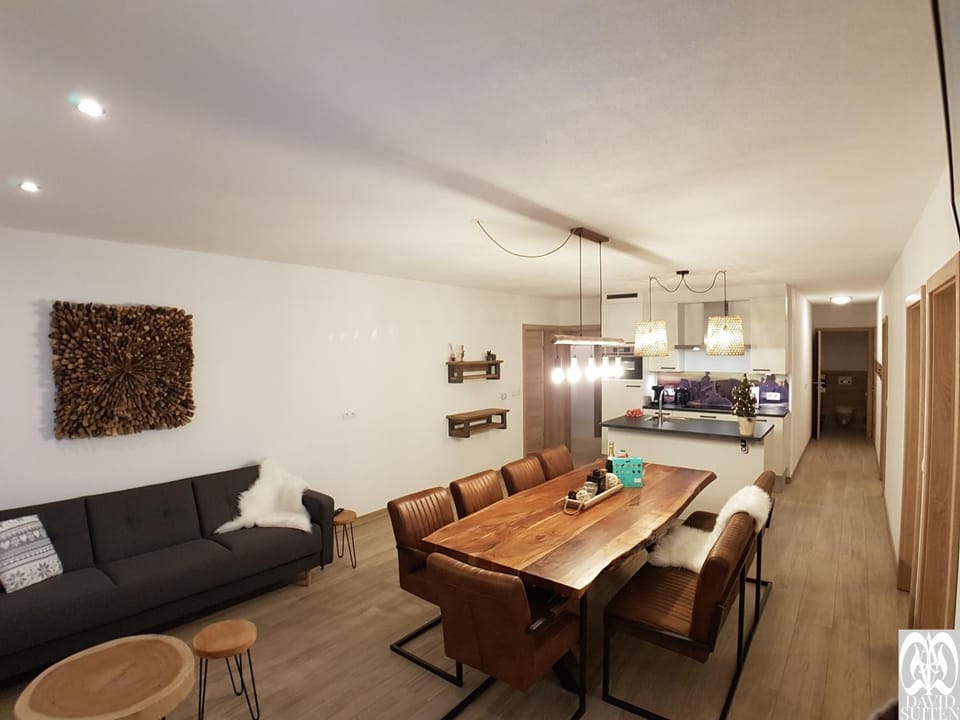 Living room, Lounge or bar, Seating area, Dining area