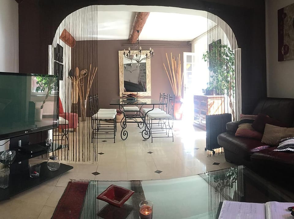 Property building, Communal lounge/ TV room