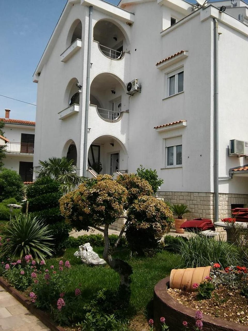 Facade/entrance