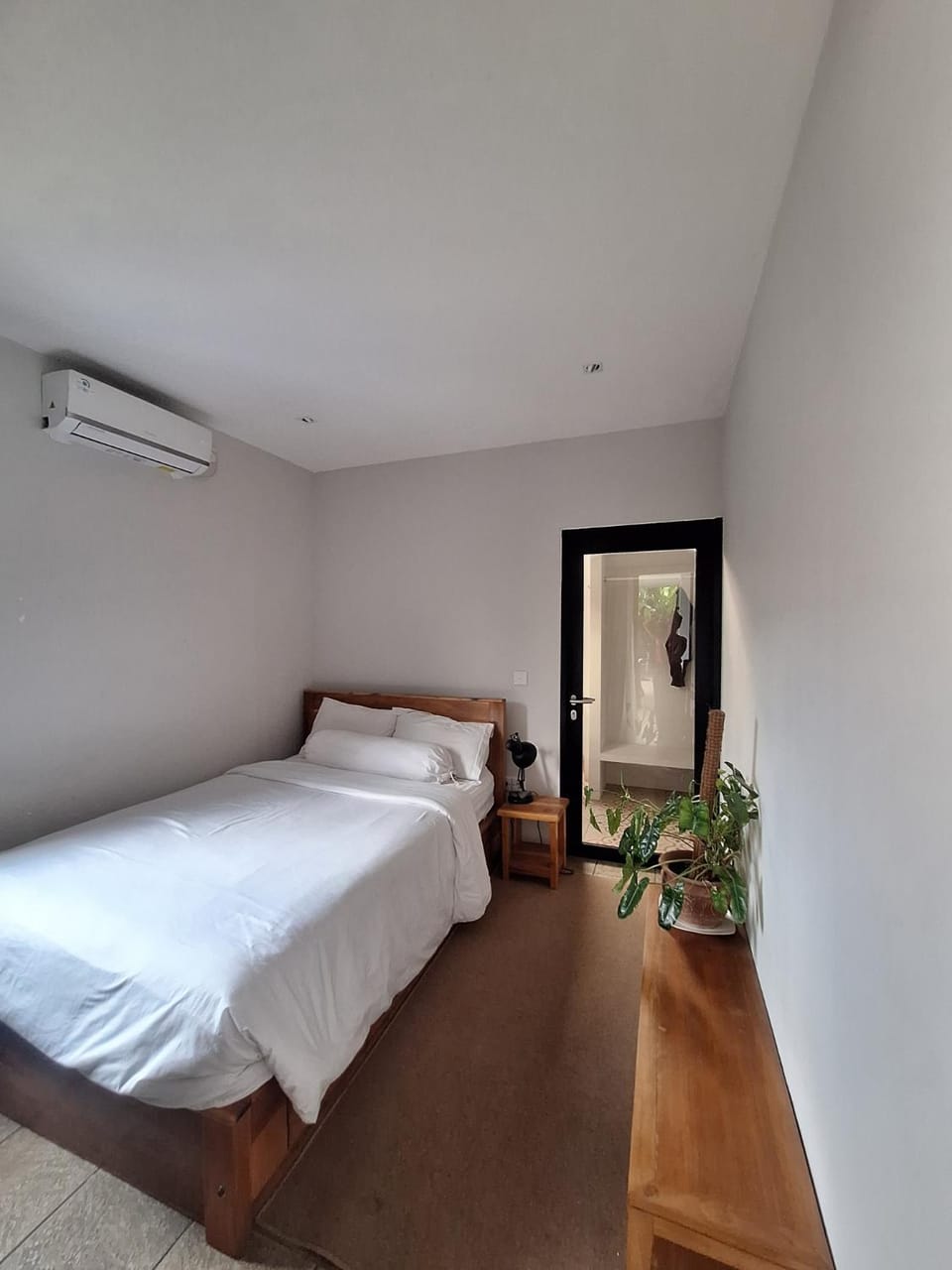 Bed, Bedroom, air conditioner