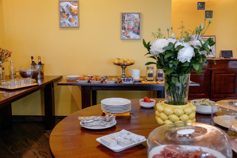 Food and drinks, Food, Breakfast, Continental breakfast, Buffet breakfast, Drinks
