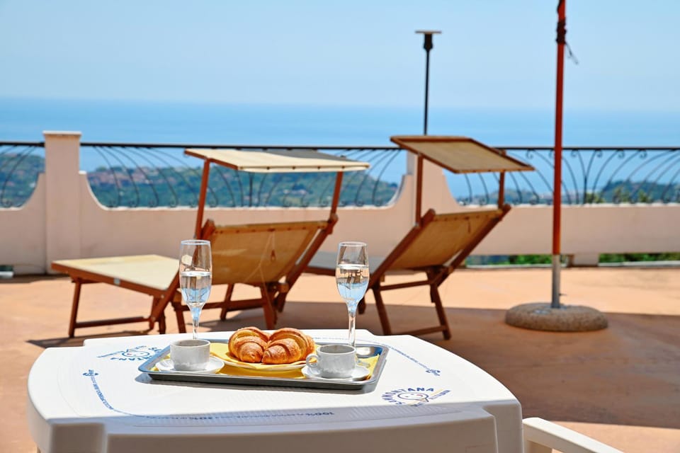 Natural landscape, View (from property/room), Balcony/Terrace, Sea view, sunbed