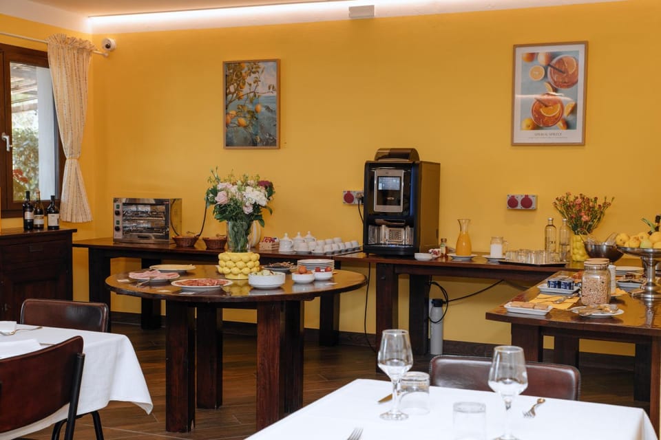 Restaurant/places to eat, Coffee/tea facilities, Food and drinks, Food, Drinks