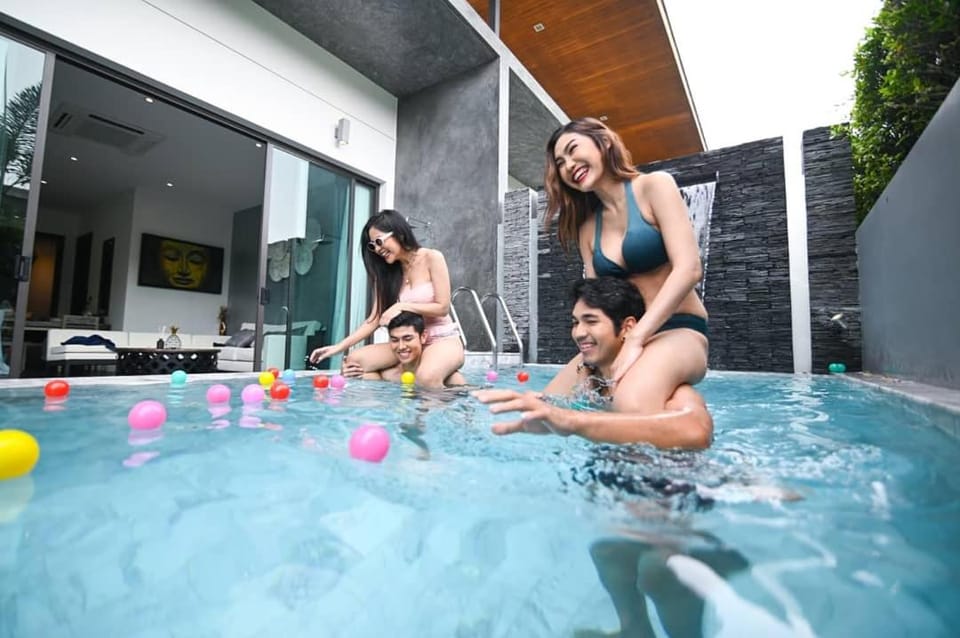 People, Swimming pool, Family