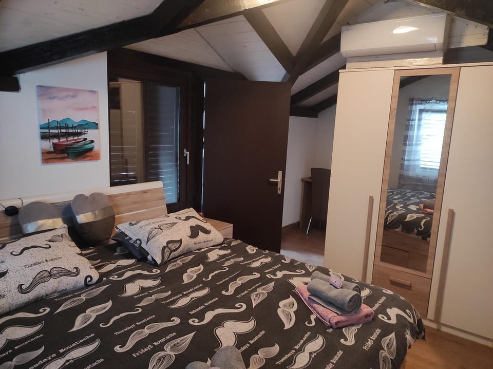Bed, Photo of the whole room, Bedroom, wardrobe