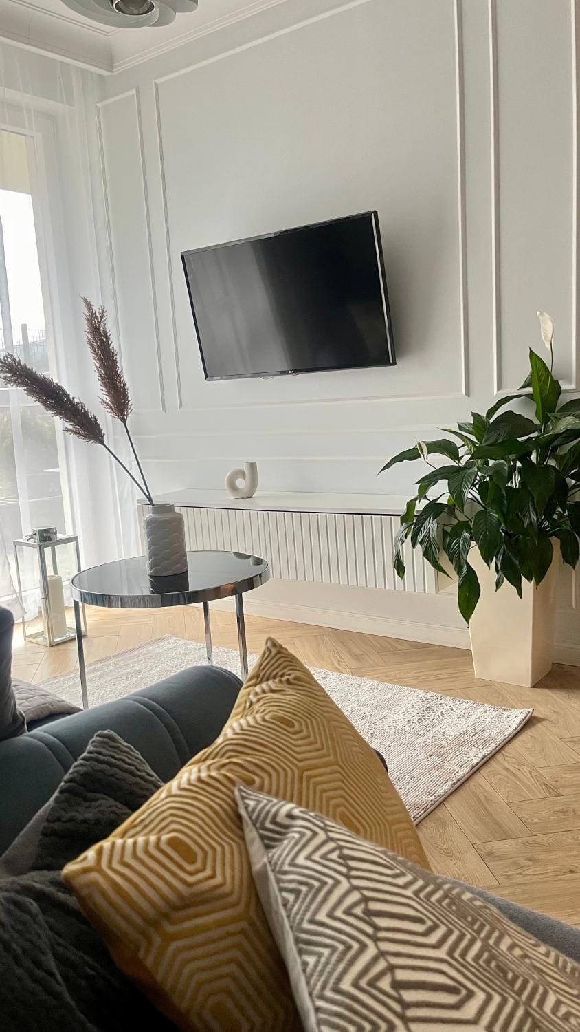 Bed, TV and multimedia, Living room, Photo of the whole room, Seating area, Evening entertainment
